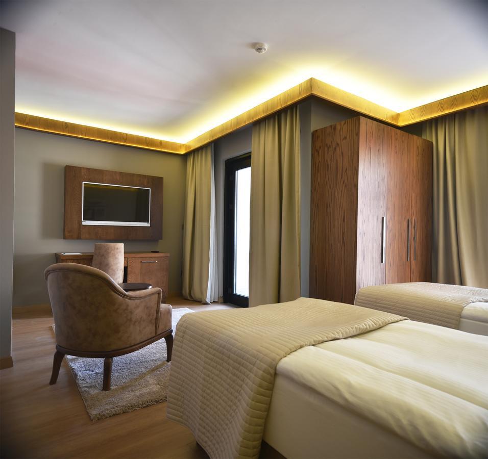 The Elegant Hotel Istanbul Exteriör bild